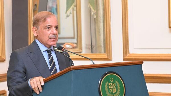 Prime Minister Muhammad Shehbaz Sharif addressing at a reception in the honour of England and Pakistan Cricket Teams in Prime Minister House Islamabad on 05 December 2022
 - Sputnik भारत