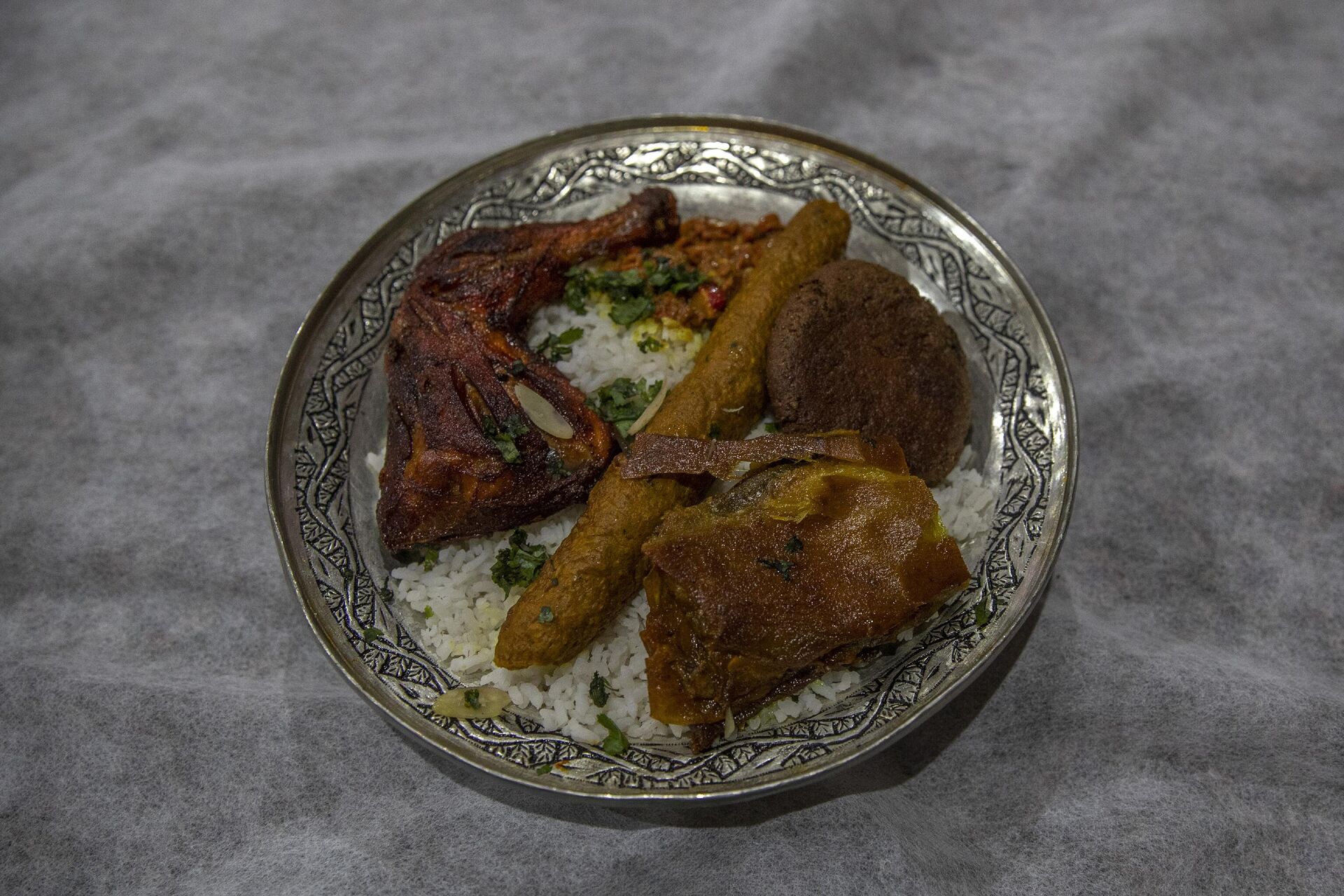 A plate full of rice dressed with wazwan dishes is kept in front of a guest during a wedding ceremony on outskirts of Srinagar, Indian controlled Kashmir, Tuesday, Sept. 15, 2020.  - Sputnik India, 1920, 18.08.2023