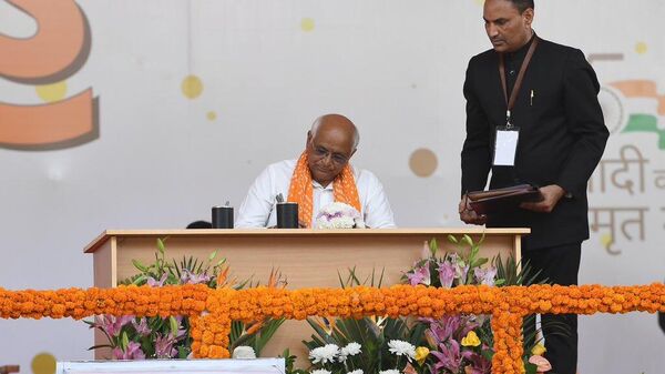 Shri Bhupendrabhai Patel taking oath as CM of Gujarat - Sputnik India