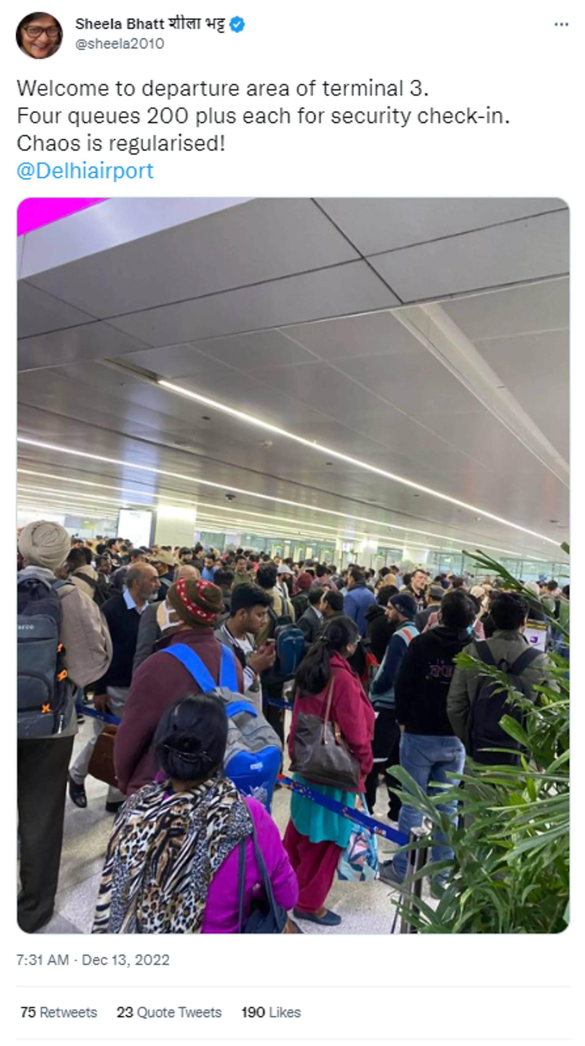 Netizens spark meme fest on the congested Delhi Airport due to long waiting hour Netizens spark meme fest on the congested Delhi Airport due to long waiting hour - Sputnik India, 1920, 13.12.2022