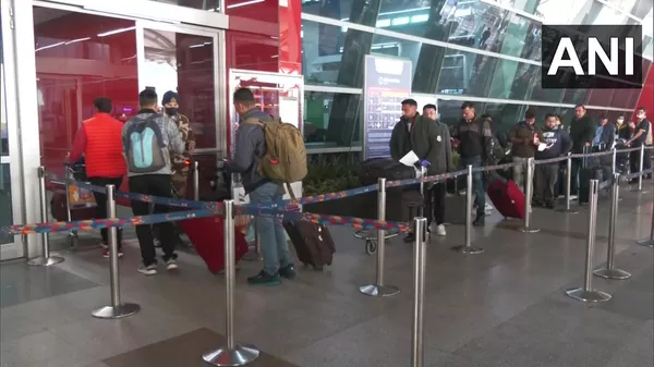 Passengers demand authorities to smoothen the  process as long queues were seen at the Terminal 3 of the Delhi airport in the past few days - Sputnik India