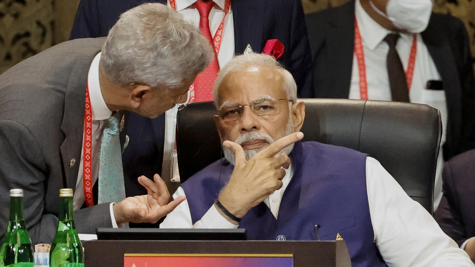 India's Prime Minister Narendra Modi, right, speaks with Foreign Minister Subrahmanyam Jaishankar at the G20 Leaders' Summit, in Nusa Dua, Bali, Indonesia, Wednesday Nov. 16, 2022. - Sputnik India, 1920, 31.01.2023