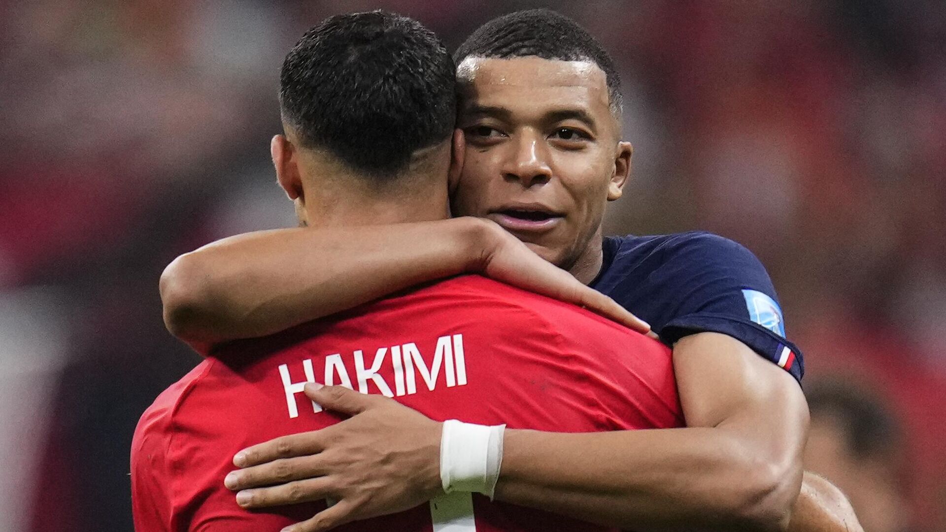 France's Kylian Mbappe hugs Morocco's Achraf Hakimi at the end of the World Cup semifinal soccer match between France and Morocco at the Al Bayt Stadium in Al Khor, Qatar, Wednesday, Dec. 14, 2022. - Sputnik India, 1920, 15.12.2022