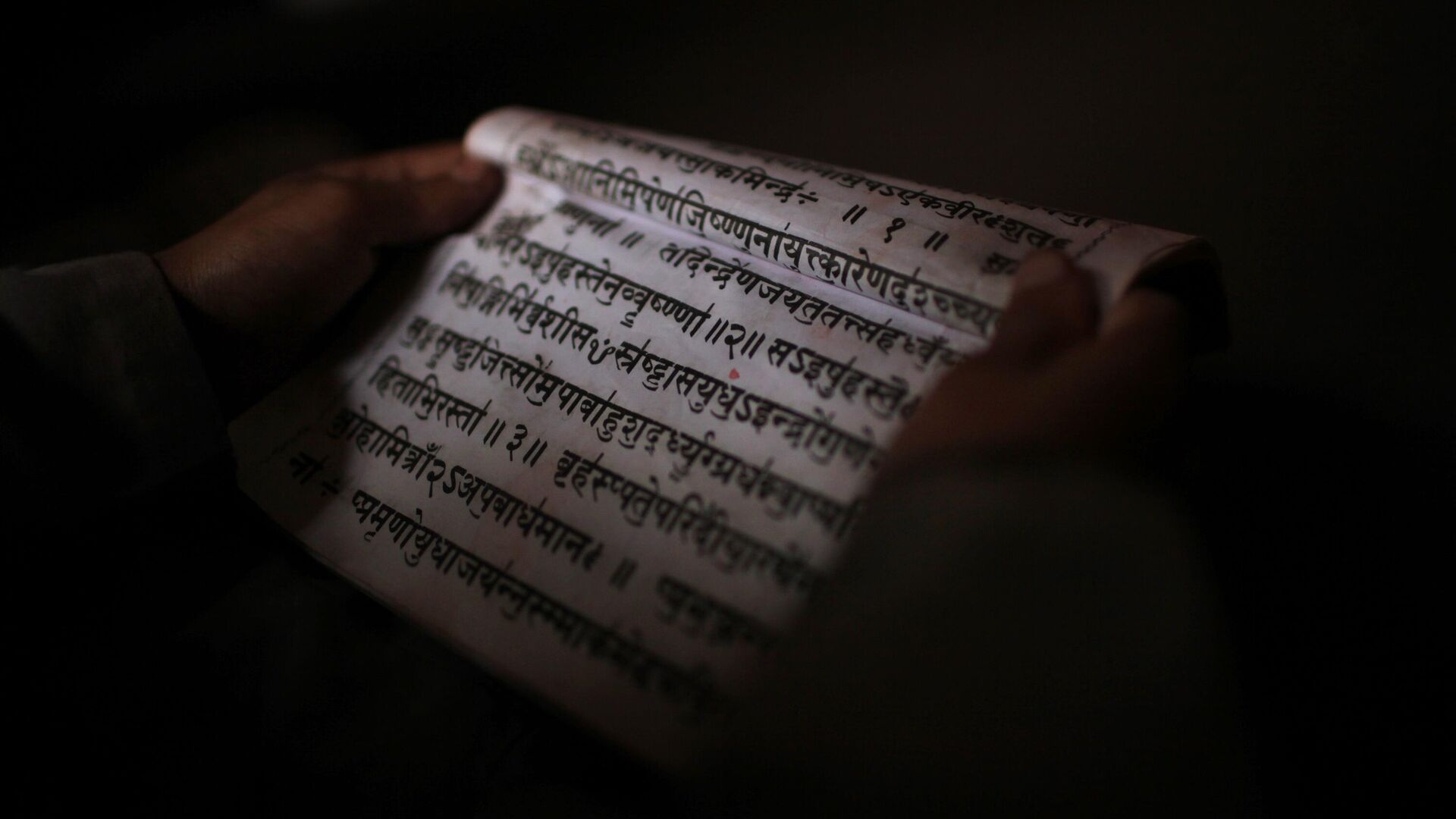 A young student studies Sanskrit scripts while attending class at Budhanilkantha Vedh Vidhya ashram, a school imparting vedic knowledge and attached to the Budhanilkantha temple, in Katmandu, Nepal, Monday, June 10, 2013. - Sputnik भारत, 1920, 31.08.2023
