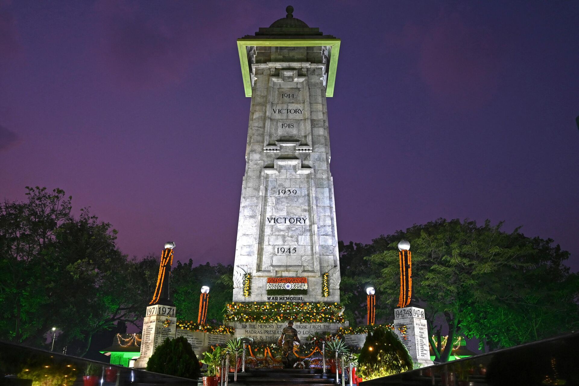 An illuminated view of Victory War Memorial is pictured on the occasion of Vijay Diwas, which commemorates the victory over Pakistan during the 1971 war that led to the independence of Bangladesh, in Chennai on December 16, 2021. - Sputnik India, 1920, 16.12.2023