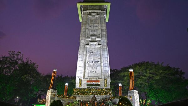 An illuminated view of Victory War Memorial is pictured on the occasion of Vijay Diwas, which commemorates the victory over Pakistan during the 1971 war that led to the independence of Bangladesh, in Chennai on December 16, 2021. - Sputnik भारत