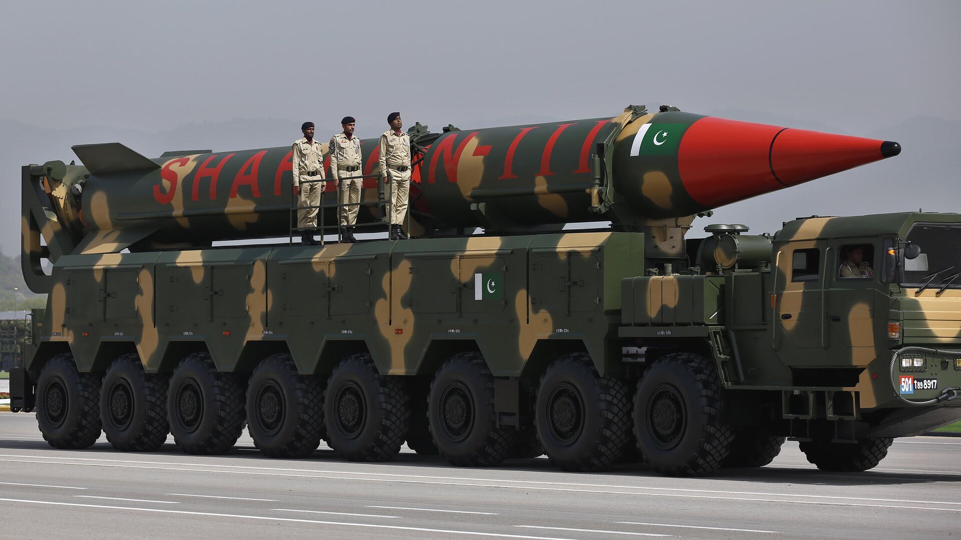 A Pakistani-made Shaheen-III missile, that is capable of carrying nuclear warheads, is carried on a trailer during a military parade in connection with Pakistan National Day celebrations, in Islamabad, Pakistan, Thursday, March 25, 2021. - Sputnik भारत, 1920, 27.12.2023