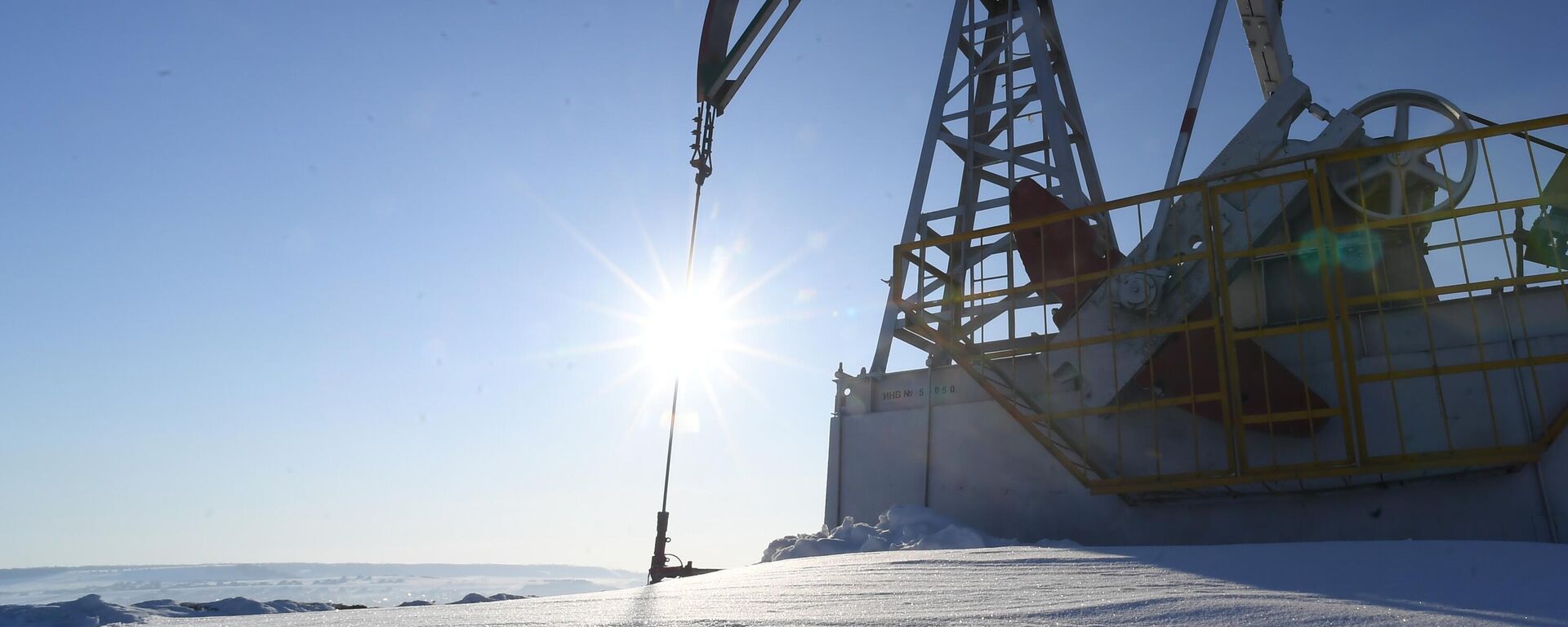 An oil pumpjack is seen in Almetyevsk District, Tatarstan, Russia. - Sputnik India, 1920, 05.03.2023