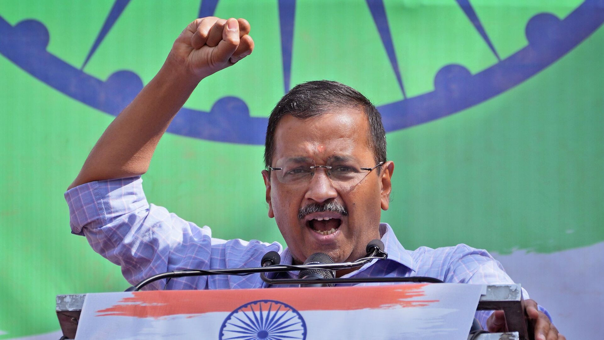 Delhi state Chief minister and chief of Aam Aadmi Party Arvind Kejriwal speaks during celebrations at the party headquarters in New Delhi, Thursday, March 10, 2022 - Sputnik भारत, 1920, 20.12.2023
