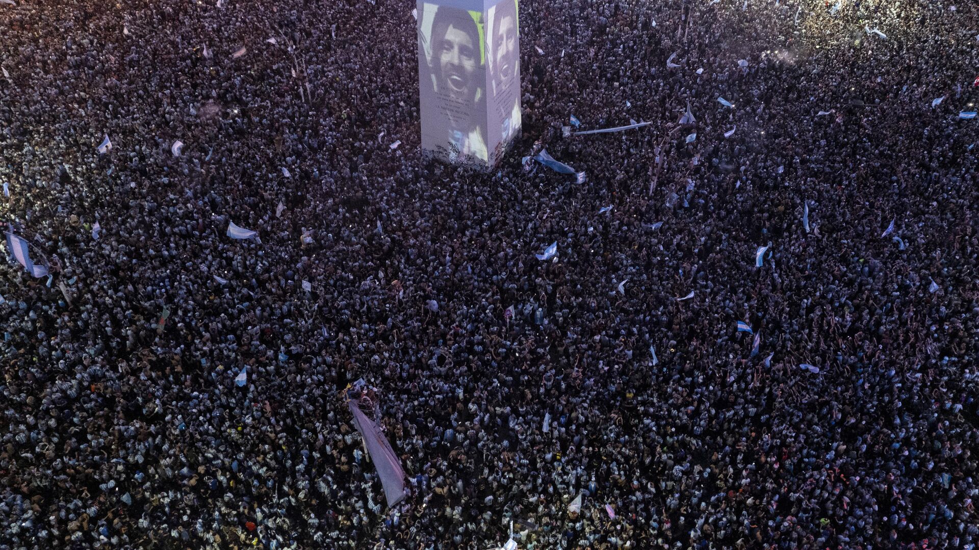 Tha face of Argentina's striker Lionel Messi is projected on the capital's Obelisk as fans celebrate their team's World Cup victory over France in Buenos Aires, Argentina, Sunday, Dec. 18, 2022. - Sputnik India, 1920, 19.12.2022