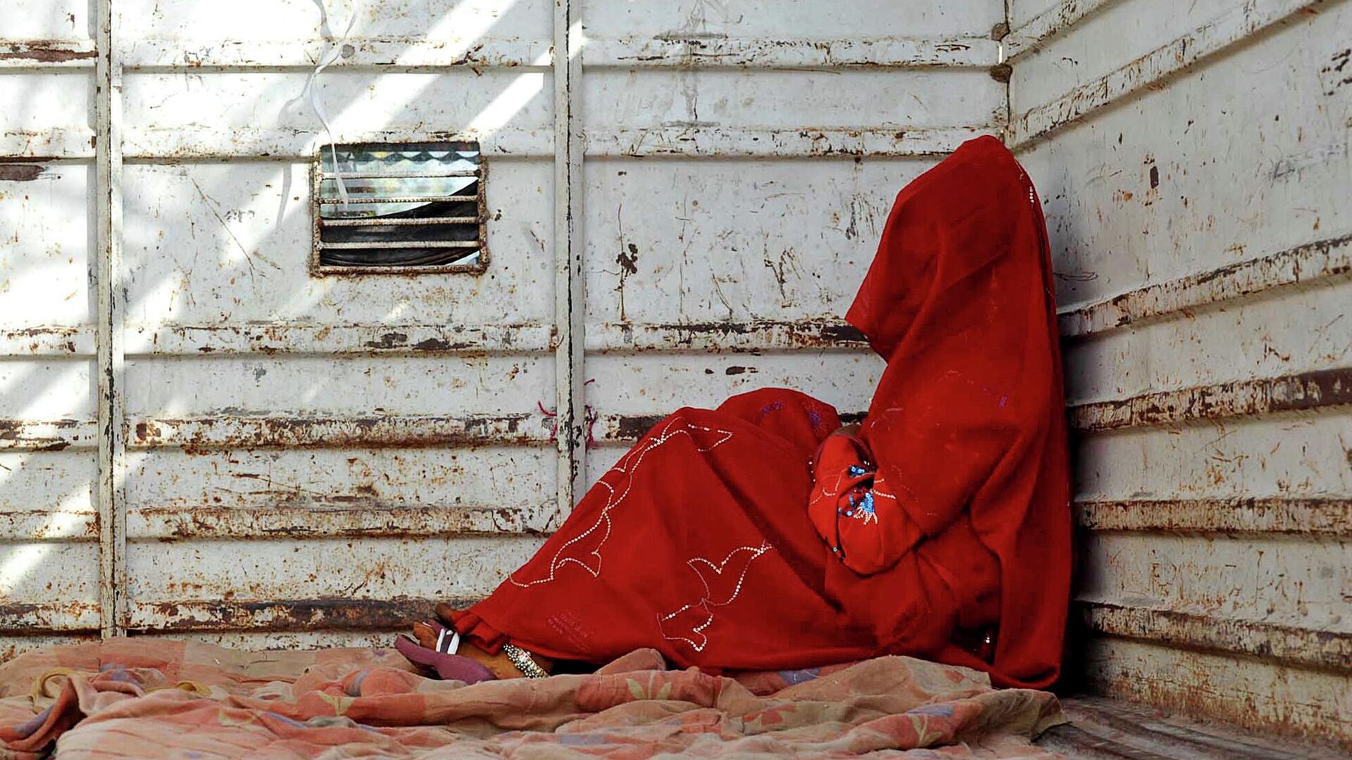 In this May 7, 2011 file photo, 7-year-old child bride sits in the back of a truck as she waits for the rest of her family members after being wed, at Biaora, about 135 kilometers from Bhopal, India. - Sputnik India, 1920, 08.02.2023