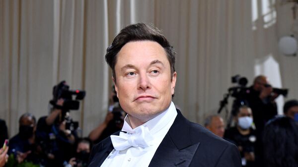 CEO, and chief engineer at SpaceX, Elon Musk, arrives for the 2022 Met Gala at the Metropolitan Museum of Art on May 2, 2022, in New York. - Sputnik भारत
