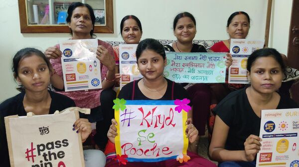 Teenagers, along with their mom supporting the campaign  - Sputnik India