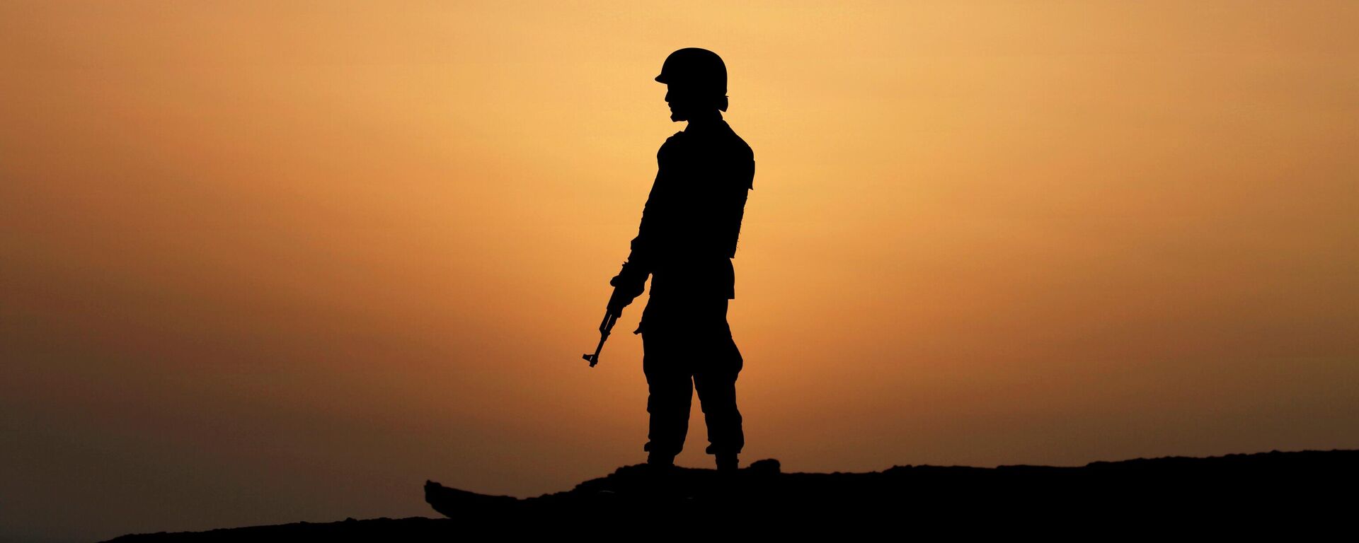 A Pakistan Navy soldier stands guard at a hilltop position near Gwadar port, about 700 kilometers (435 miles) west of Karachi. Pakistan, Monday, April 11, 2016. - Sputnik India, 1920, 16.08.2023