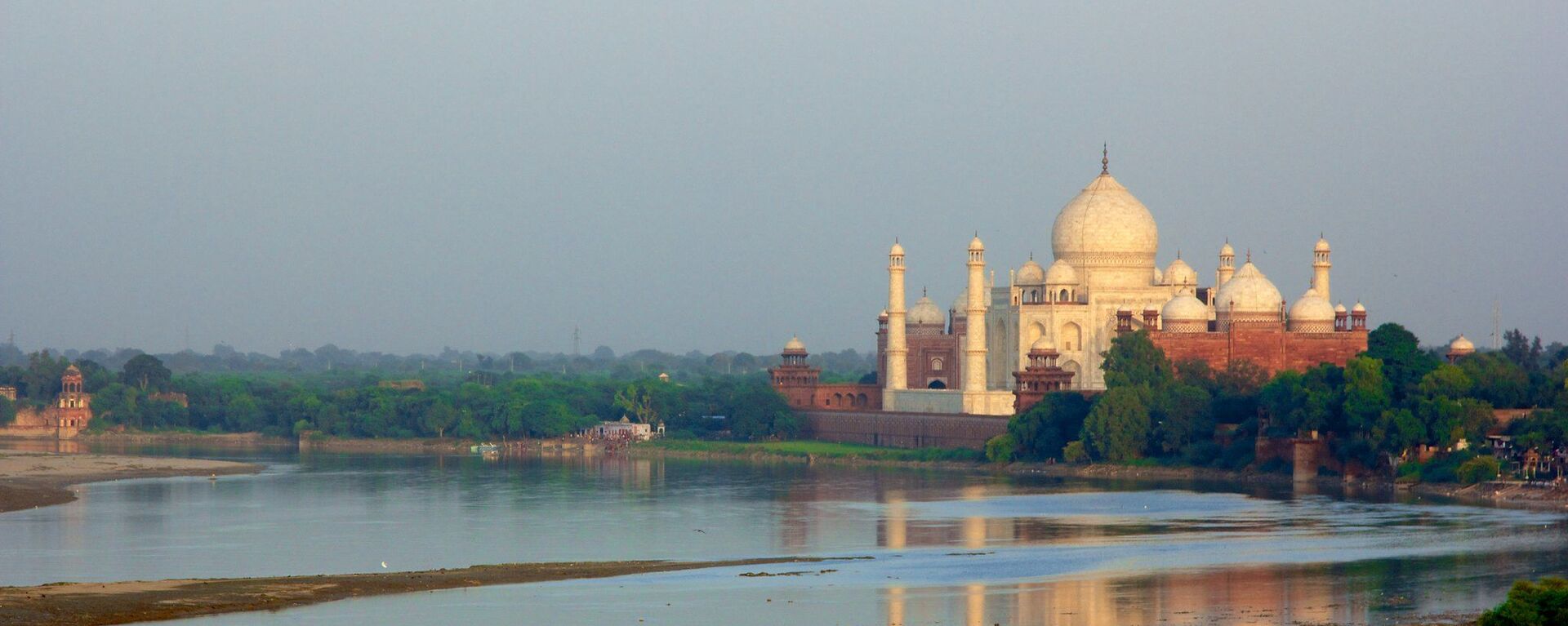 Taj Mahal on the banks of the Yamuna River - Sputnik भारत, 1920, 05.09.2023