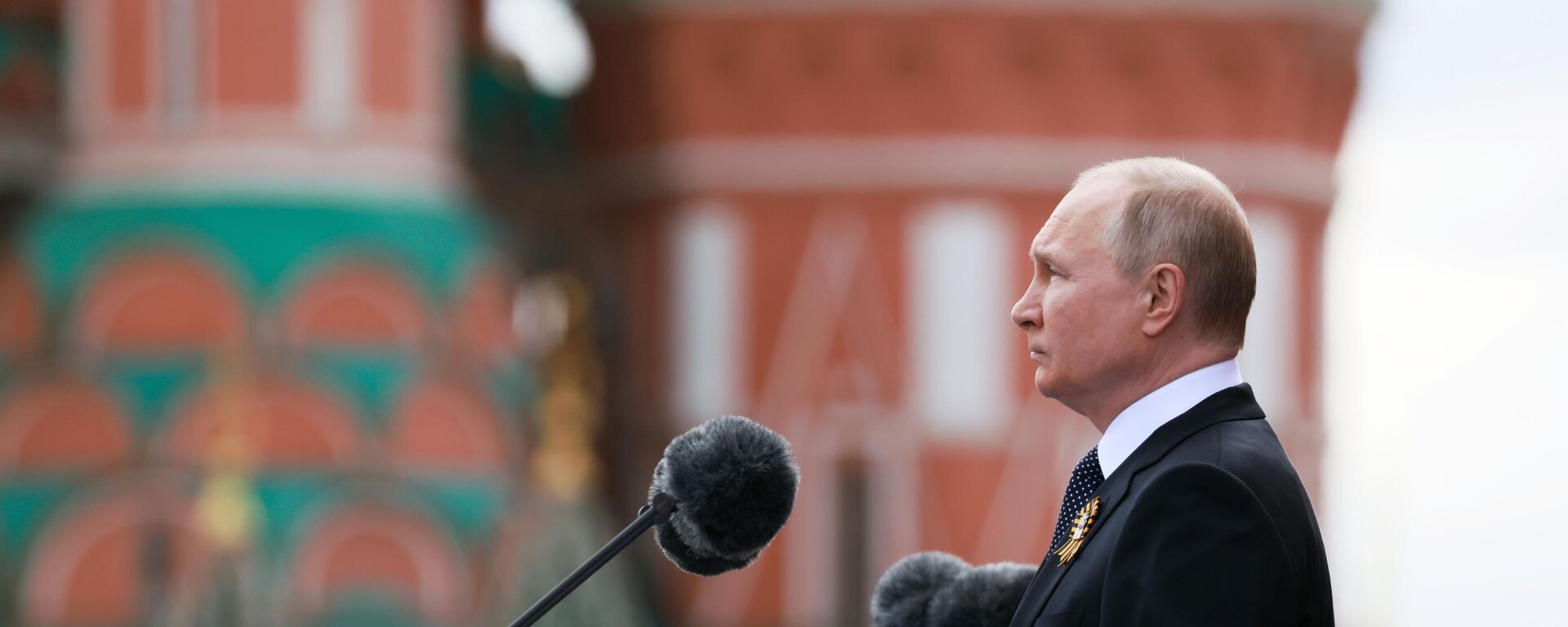 Russian President Vladimir Putin delivers a speech during a military parade on Victory Day - Sputnik भारत, 1920, 29.11.2023