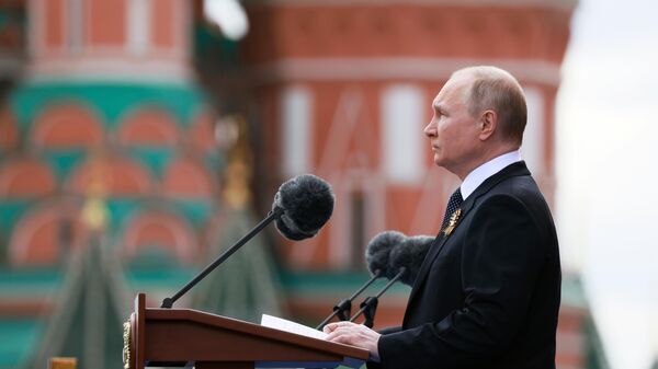 Russian President Vladimir Putin delivers a speech during a military parade on Victory Day - Sputnik भारत