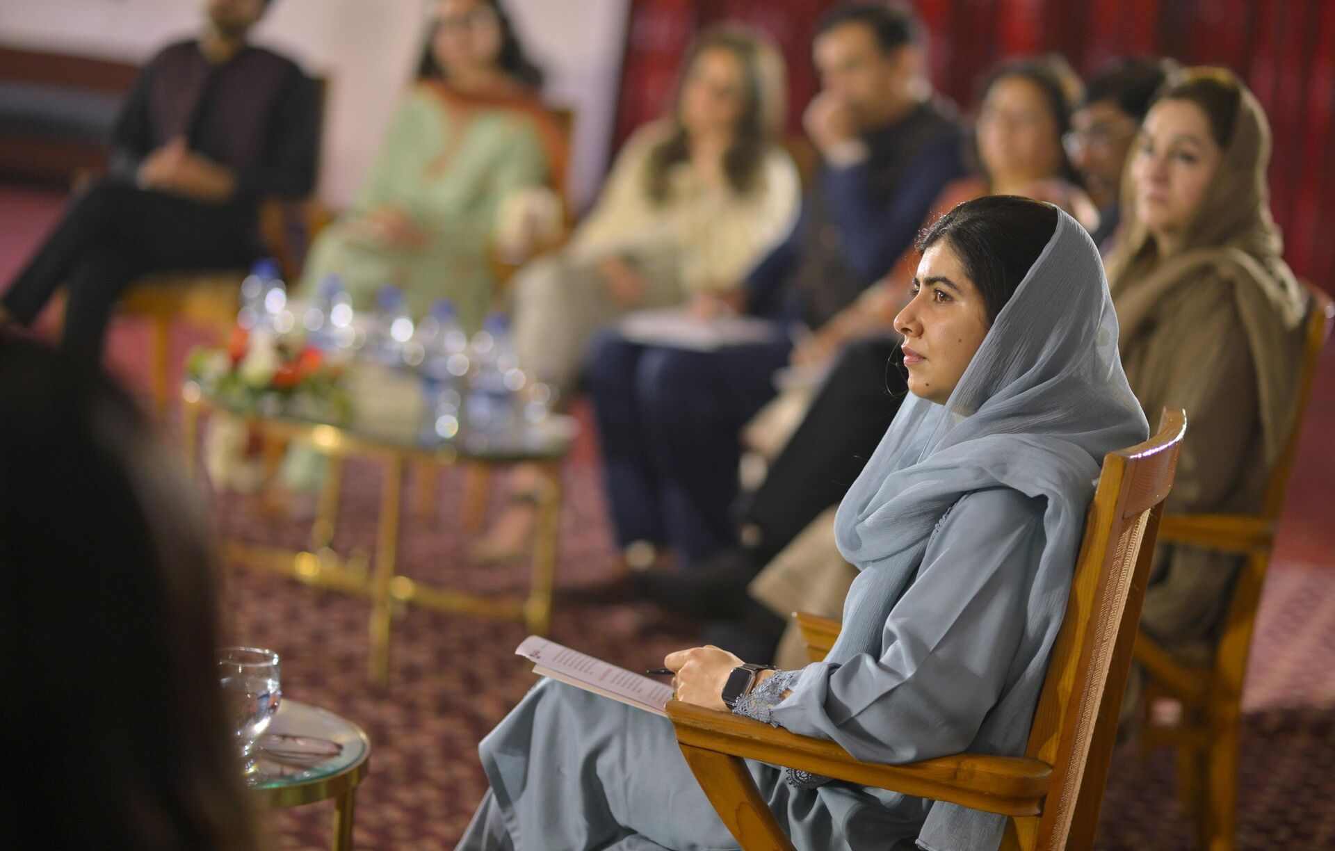 Malala Yousafzai meeting education activists and girls in Pakistan to discuss ways to improve education quality and access - Sputnik India, 1920, 31.10.2023