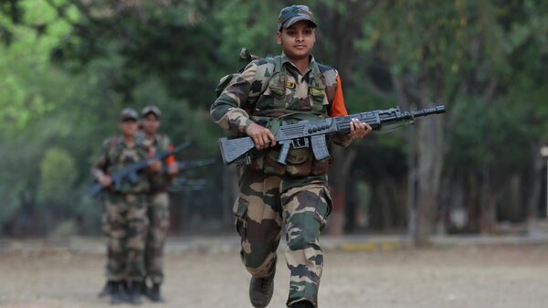 FILE - In this March 31, 2021, file photo, an Indian army woman recruit demonstrates her skills as part of training before they are inducted as the first women soldiers below officer rank, during a media visit in Bengaluru, India - Sputnik भारत