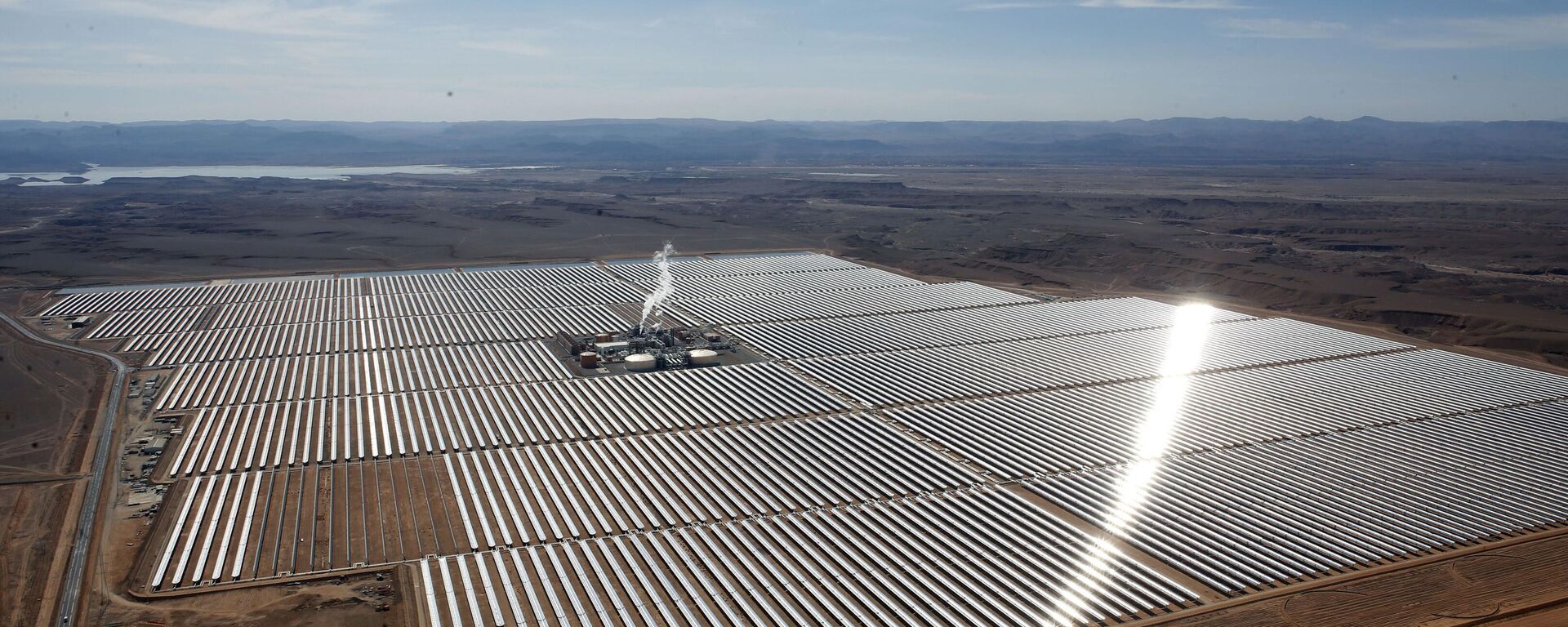  An aerial view of a solar power plant in Ouarzazate, central Morocco on Feb.4, 2016. Renewable energy's potential across the African continent remains largely untapped, according to a new report in April 2022 by the United Nation's Intergovernmental Panel on Climate Change.  - Sputnik India, 1920, 28.07.2023