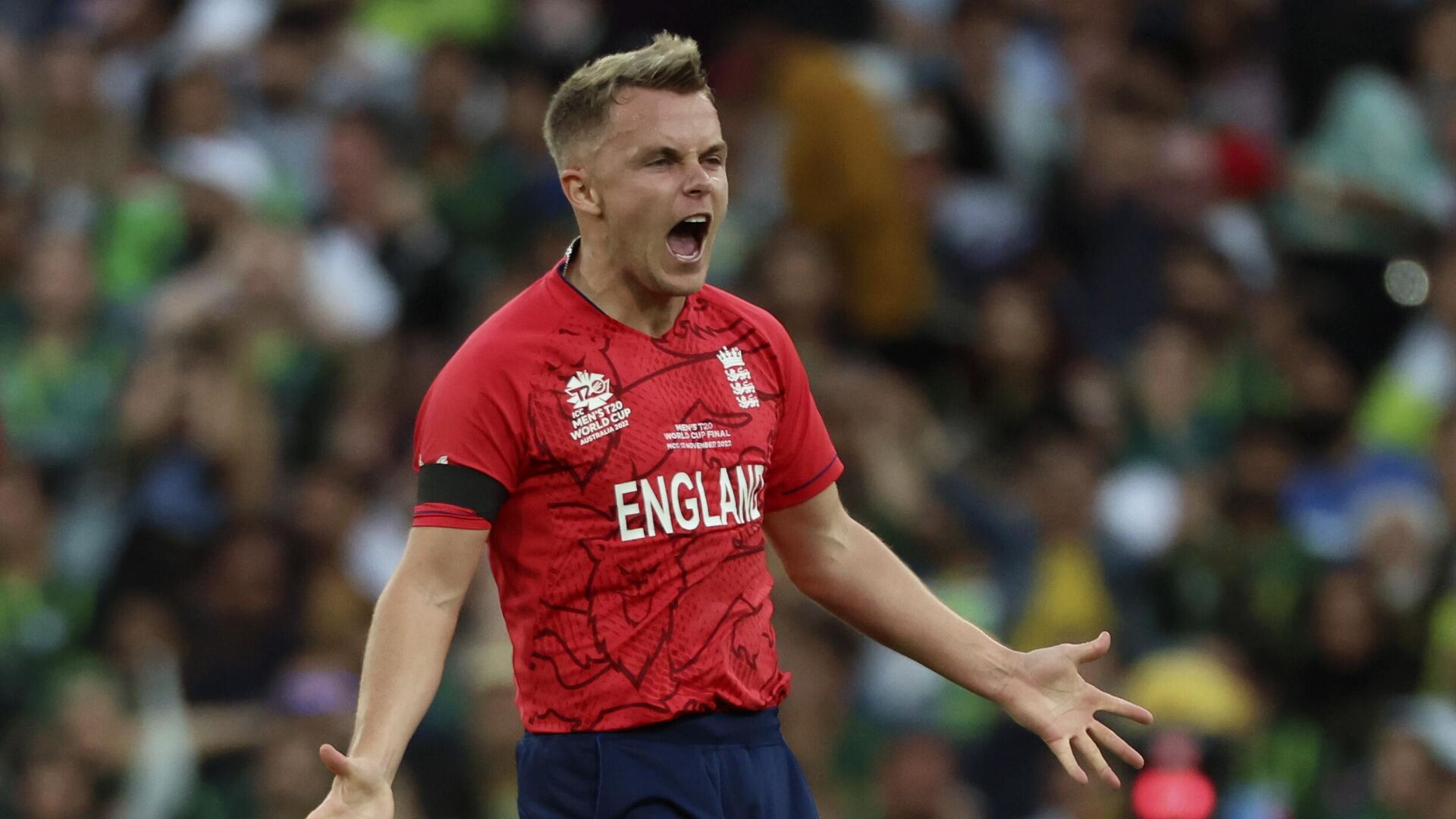 England's Sam Curran celebrates the dismissal of Pakistan's Mohammad Rizwan during the final of the T20 World Cup Cricket tournament at the Melbourne Cricket Ground in Melbourne, Australia, Sunday, Nov. 13, 2022. - Sputnik India, 1920, 23.12.2022