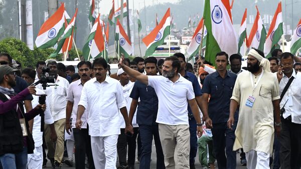 India's Congress party leader Rahul Gandhi (C) takes part in the 'Bharat Jodo Yatra' march on the outskirts of Hyderabad on November 1, 2022.  - Sputnik India