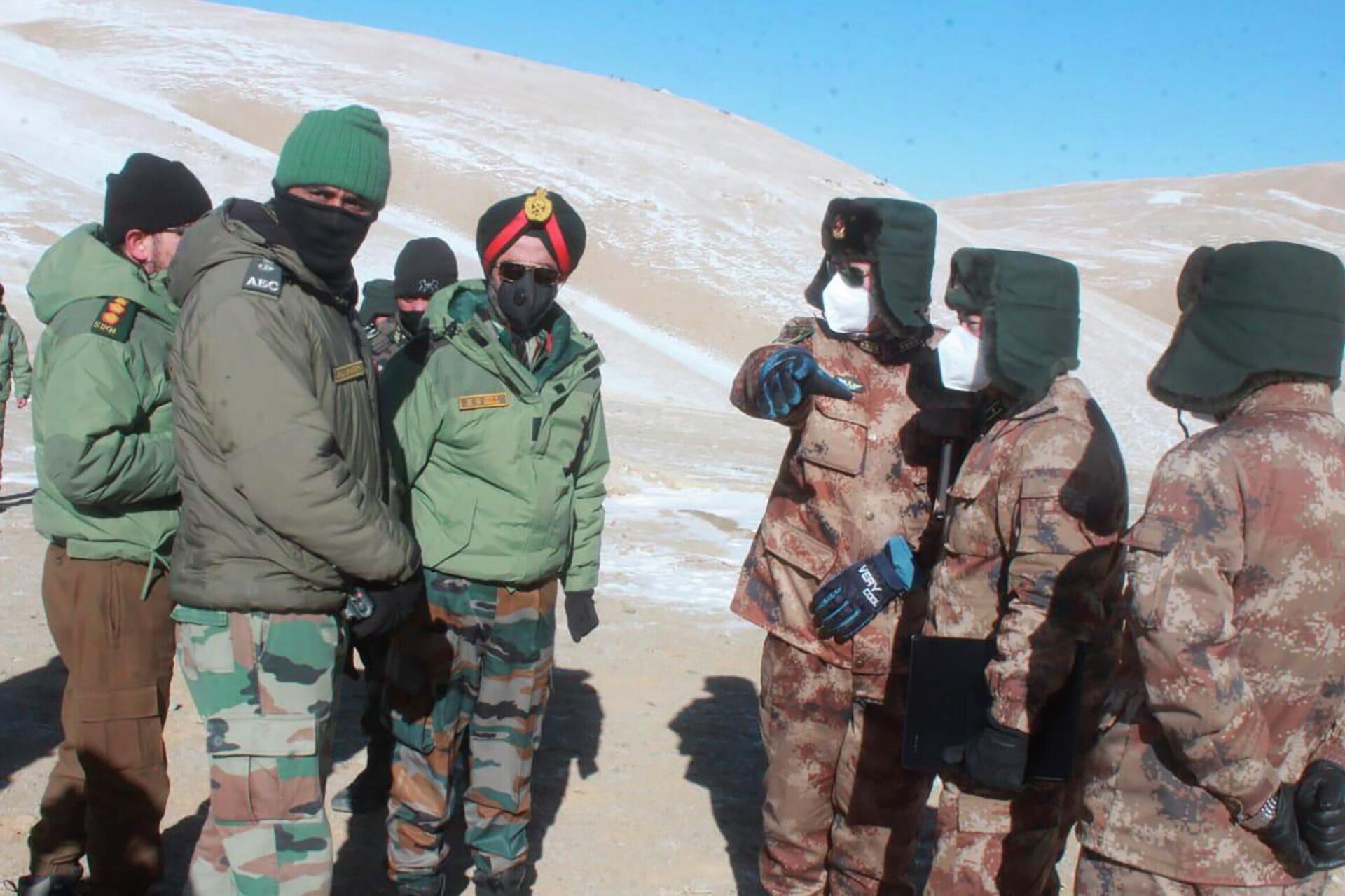 FILE-In this photograph provided by the Indian Army, army officers of India and China hold a meeting at Pangong lake region in Ladakh on the India-China border on Wednesday, Feb. 10, 2021 - Sputnik भारत, 1920, 14.11.2023