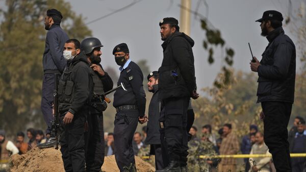 Police officers stand guard at the site of bomb explosion, in Islamabad, Pakistan, Friday, Dec. 23, 2022. - Sputnik India