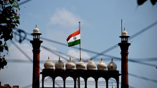 The Indian flag flies at half-mast at the historic Red Fort following Thursday’s death of Britain's Queen Elizabeth II in New Delhi, India, Sunday, Sept.11, 2022. - Sputnik भारत