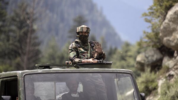 An Indian army soldier keeps guard on top of his vehicle as their convoy moves on the Srinagar- Ladakh highway at Gagangeer, northeast of Srinagar, Indian-controlled Kashmir, Tuesday, Sept. 1, 2020 - Sputnik भारत