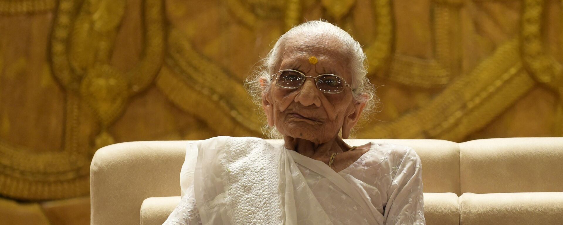 Hiraba Modi, mother of Indian Prime Minister Narendra Modi, attends an event on her 100th birthday at Lord Jagannath temple in Ahmedabad on June 18, 2022. - Sputnik India, 1920, 28.12.2022