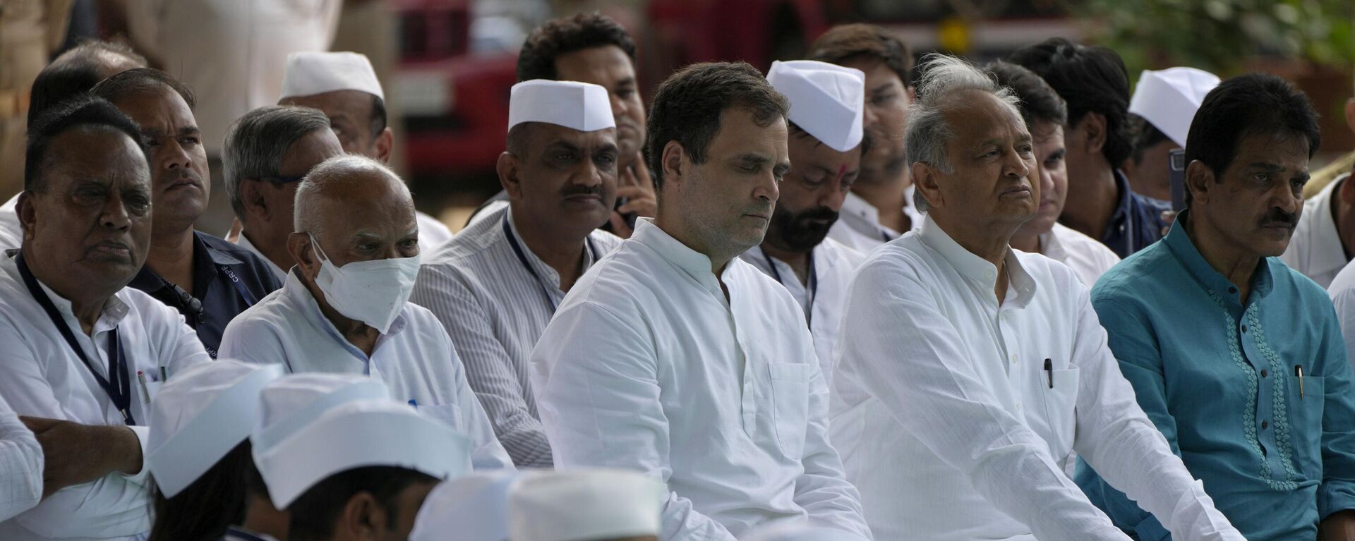 India's opposition Congress party leader Rahul Gandhi, center, participates in a prayer meeting at Gandhi Ashram or Sabarmati Ashram in Ahmedabad, India, Monday, Sept. 5, 2022. - Sputnik India, 1920, 17.07.2023