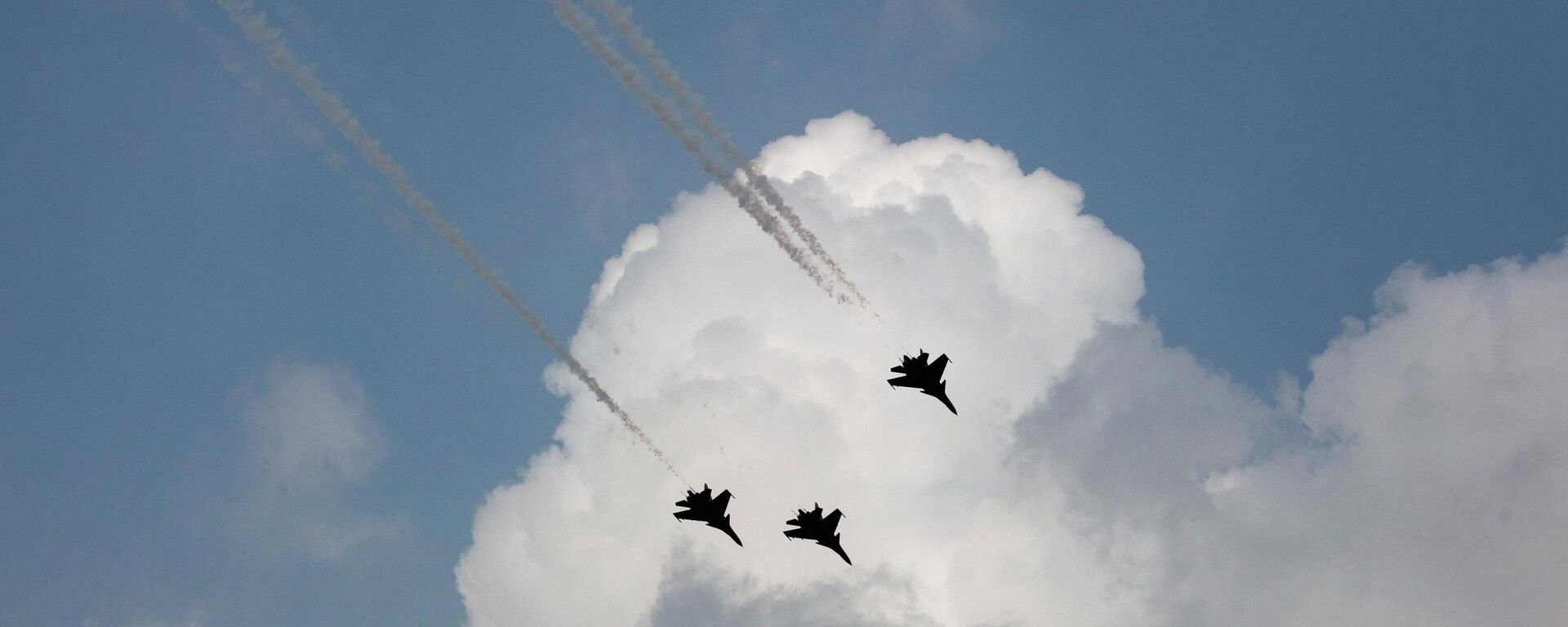 Indian Air Force Sukhoi Su-30MKI flies during the rehearsals of Golden Jubilee celebrations of India-Pakistan war of 1965, in New Delhi, India, Saturday, Sept. 19, 2015. - Sputnik भारत, 1920, 14.02.2023