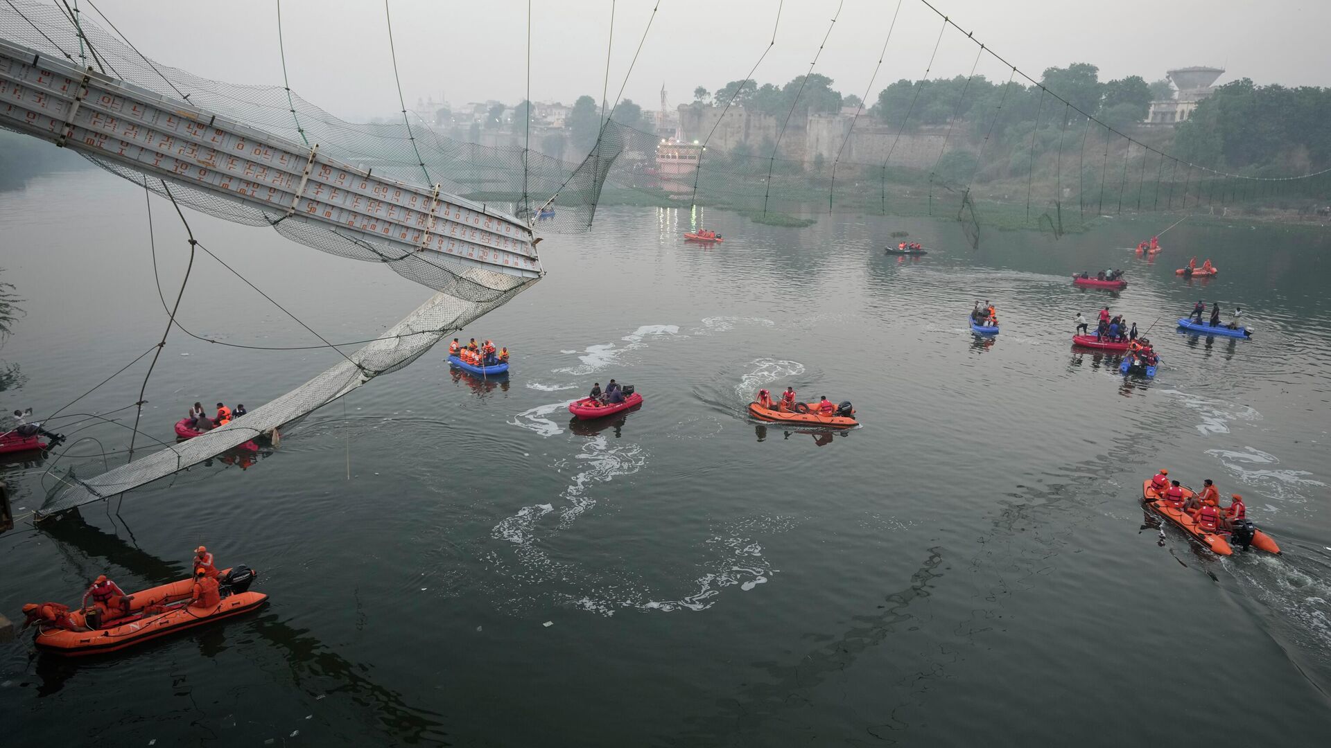 Search and rescue work lasted many days after a cable suspension bridge collapsed in Morbi town of the western Gujarat state, India, Monday, Oct. 31, 2022. - Sputnik India, 1920, 27.01.2023