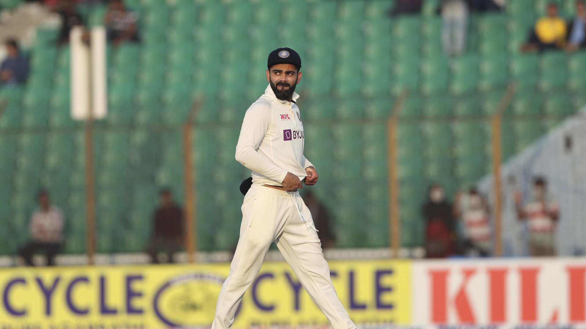 India's Virat Kohli fields during the day four of the first test cricket match between Bangladesh and India in Chattogram, Bangladesh, Saturday, Dec. 17, 2022. - Sputnik भारत, 1920, 07.06.2023