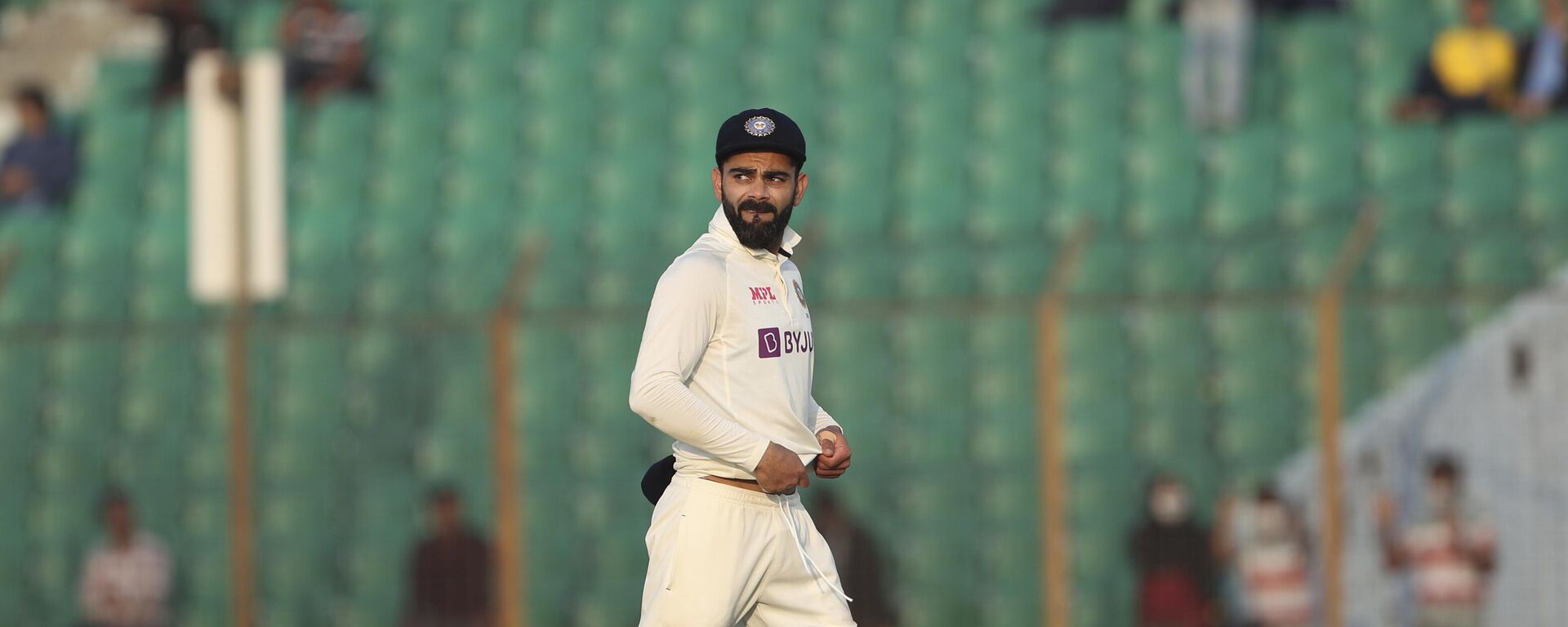 India's Virat Kohli fields during the day four of the first test cricket match between Bangladesh and India in Chattogram, Bangladesh, Saturday, Dec. 17, 2022. - Sputnik India, 1920, 11.01.2023