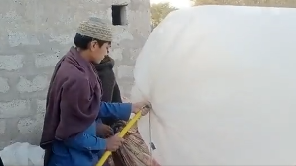 Plastic bags for storing natural gas in Pakistan  - Sputnik भारत