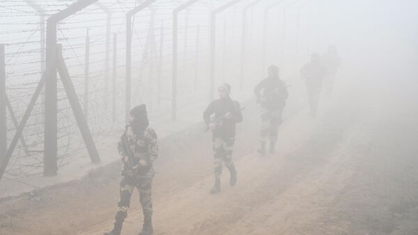 Border Security Force (BSF) personnel patrol along the border fence during a cold foggy morning near India-Pakistan Wagah border about 40km from Amritsar on December 21, 2022 - Sputnik India