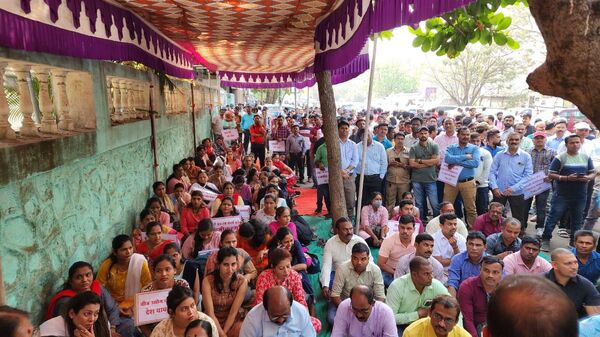 Employees of various electricity companies show solidarity with state-owned electricity companies in Maharashtra protesting against privatization
 - Sputnik India