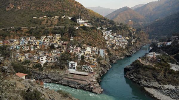 A view of Devprayag, Uttarakhand state, India, Saturday, Dec. 14, 2013. Thousands of people were killed and equal numbers of people went missing after devastating floods, cloud burst and landslides struck in June 2013 in northern Indian state of Uttarakhand.  - Sputnik India