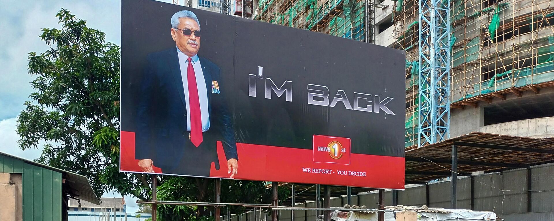 An autorickshaw drives past a billboard that announces the return of ousted former president Gotabaya Rajapaksa who ended his self-imposed exile in Thailand and came back to the island, in Colombo on September 4, 2022. - Sputnik भारत, 1920, 11.01.2023