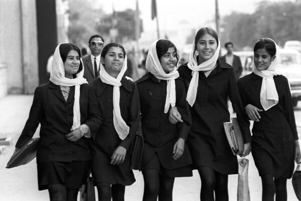 Afghan girl students in 1976 - Sputnik India