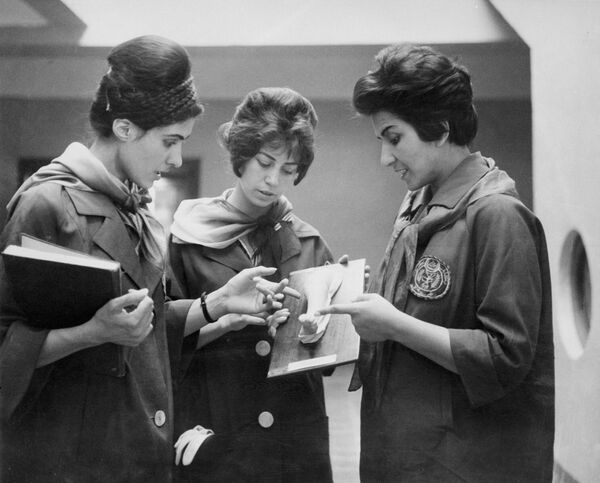 Picture taken in 1962 at the Faculty of Medecine in Kabul of two Afghan medicine students (Left and Center) listening to their Professor as they examine a plaster showing a part of a human body. - Sputnik India
