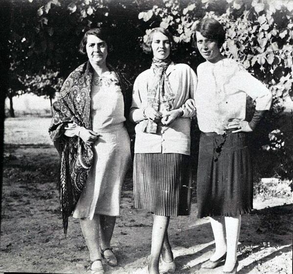 Afghan women in 1927, during the reform period of Amanullah Khan. - Sputnik India