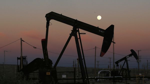 FILE - In this June 8, 2017, file photo, oil derricks are busy pumping as the moon rises near the La Paloma Generating Station in McKittrick, Calif. The U.S. is on pace to leapfrog both Saudi Arabia and Russia as the world’s biggest oil producer - Sputnik India