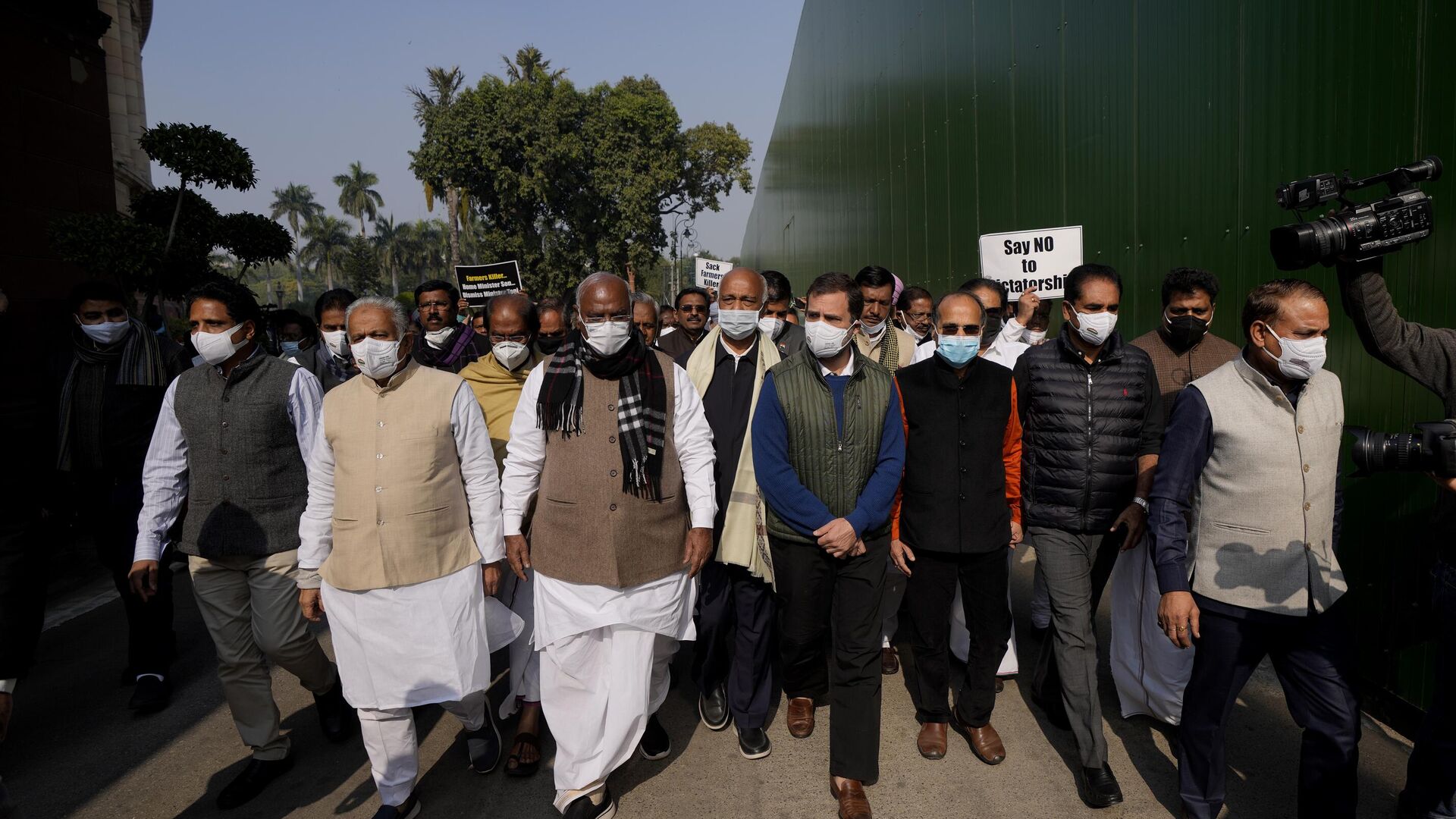Congress party leader Rahul Gandhi, center, with other opposition party leaders take out a march in the Parliament House, in New Delhi, India, Tuesday, Dec. 21, 2021. - Sputnik India, 1920, 11.01.2023