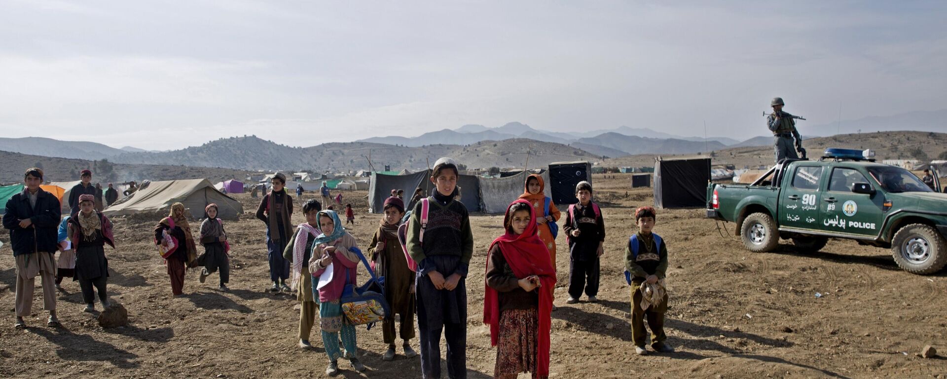 Pakistani refugee children at Gulan camp, some 20 kilometers (12 miles) from the border in the restive Khost province, Afghanistan on Jan. 19, 2015. - Sputnik India, 1920, 14.01.2023