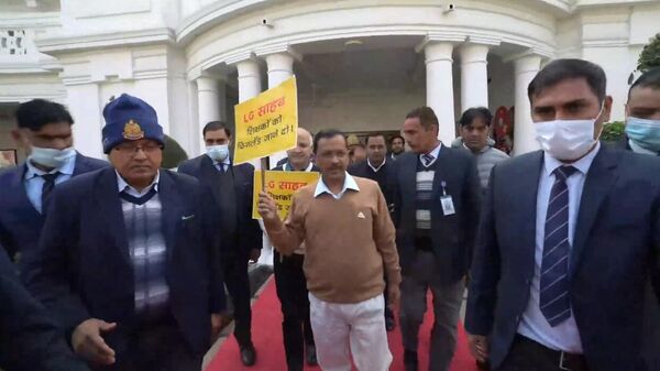 Delhi-ruling Aam Aadmi Party (AAP) protesting against Lieutenant Governor V.K. Saxena - Sputnik India
