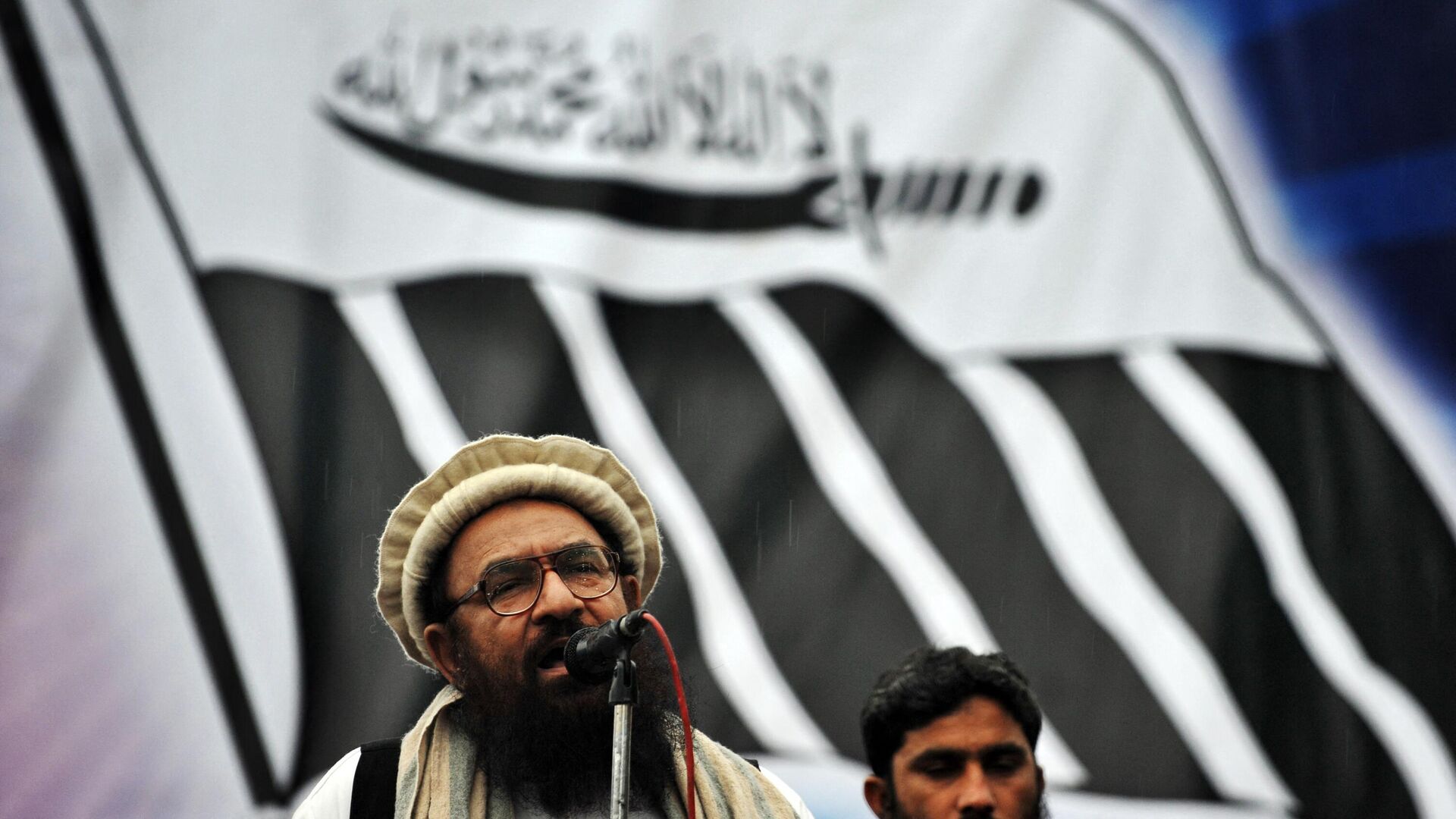 Abdul Rehman Makki, leader of Pakistan Jamaat-ud-Dawa, addresses rally in Islamabad on February 5, 2010, against Indian rule in Kashmir. - Sputnik India, 1920, 17.01.2023