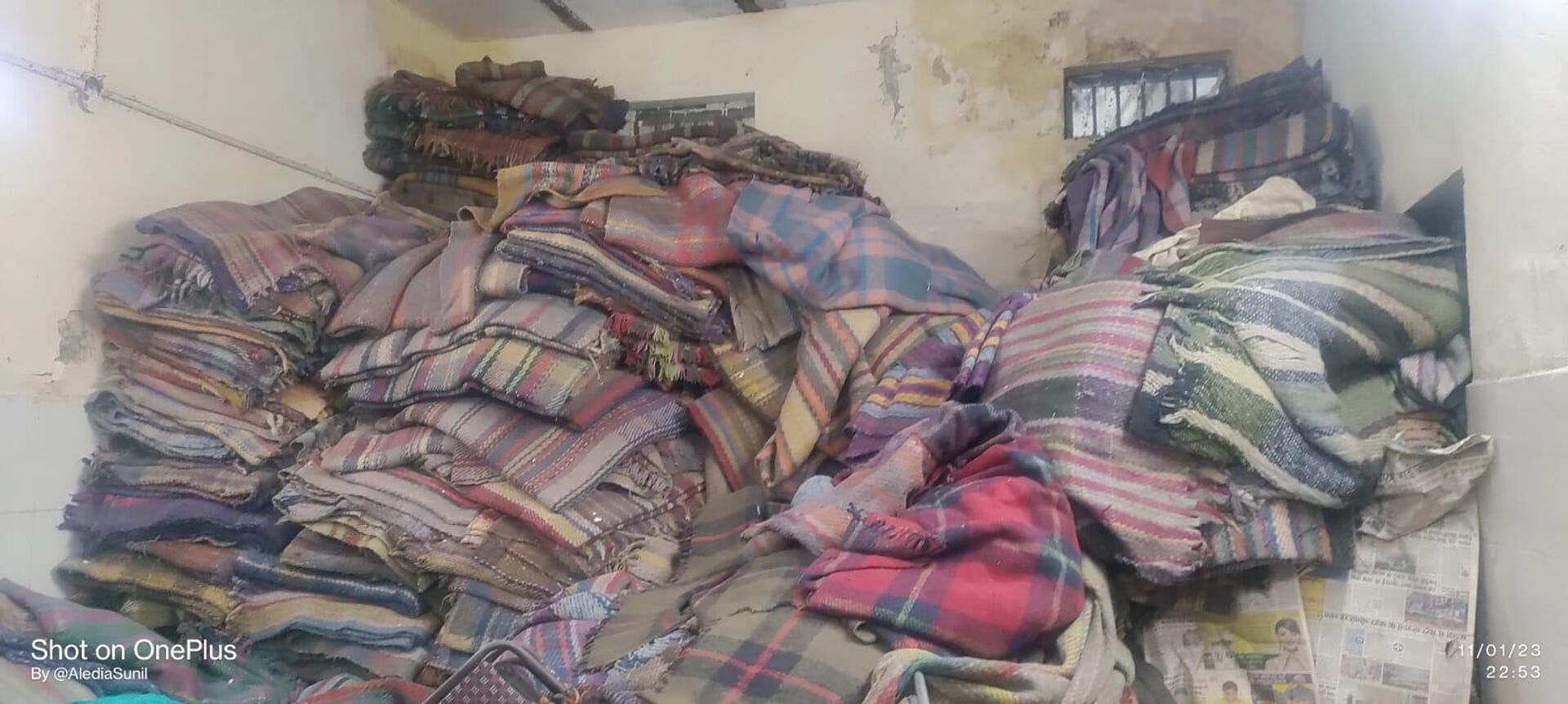 Blankets Piled Up Inside the Shelter Home  - Sputnik India, 1920, 17.01.2023